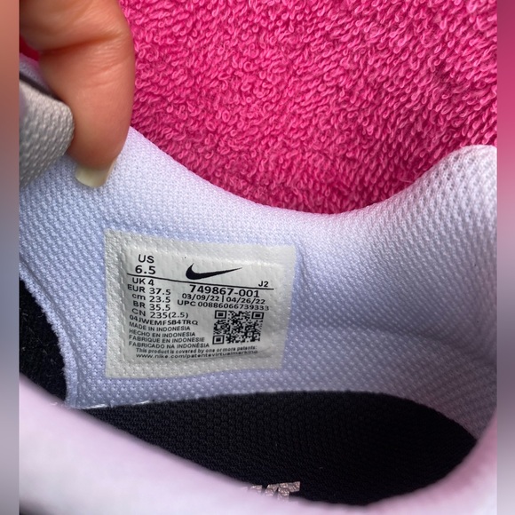 ⚡️ NWOT WOMENS NIKE SHOES ⚡️ - Picture 4 of 8